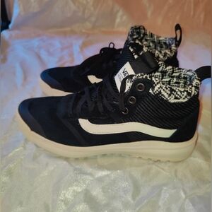 VANS UltraRange MTE Mens 8.5 Womens 10 Black Suede High Top Shoes Hiking / Golf